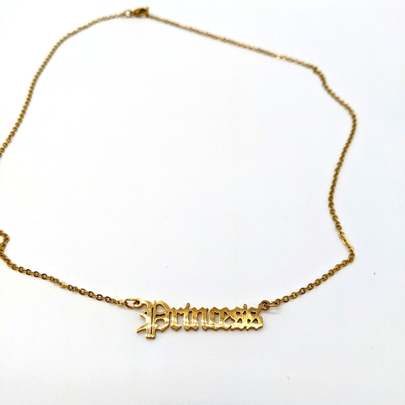 PRINCESS GOLD NECKLACE ON CHAIN ๐ - Picture 2 of 3